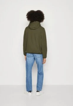 Pier One Impermeable - Olive 8 Pier One Impermeable - Olive -Pier One 201a940e9ad84ffa9c0c24c0039d760e