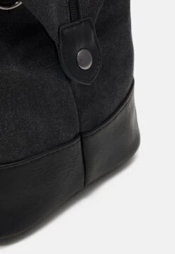 Pier One Unisex - Bolsa De Viaje - Black -Pier One 390fd20969e24bffab2b5942d8c452e7