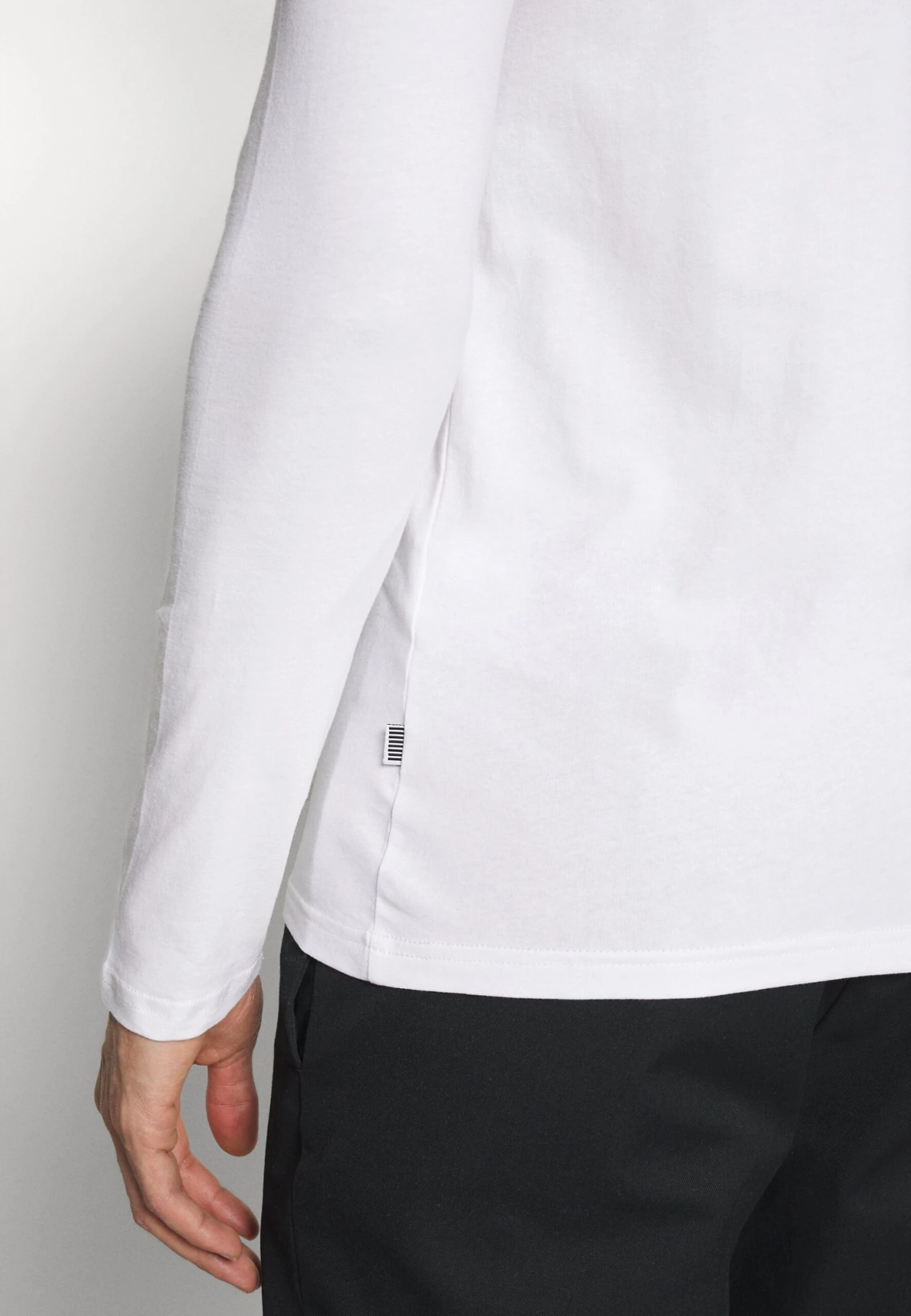 Pier One 2 Pack - Camiseta De Manga Larga - White/Black 7 Pier One 2 Pack - Camiseta De Manga Larga - White/Black - Imagen 7