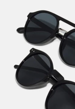Pier One Unisex 2 Pack - Gafas De Sol - Black -Pier One 74d856a3cce342899219470f656bd803