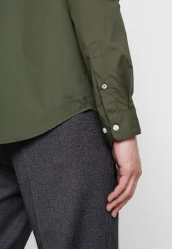 Pier One 2 Pack - Camisa - Oliv/Black 11 Pier One 2 Pack - Camisa - Oliv/Black -Pier One 7b6c76a6d504409bac8cbc515151e1f6