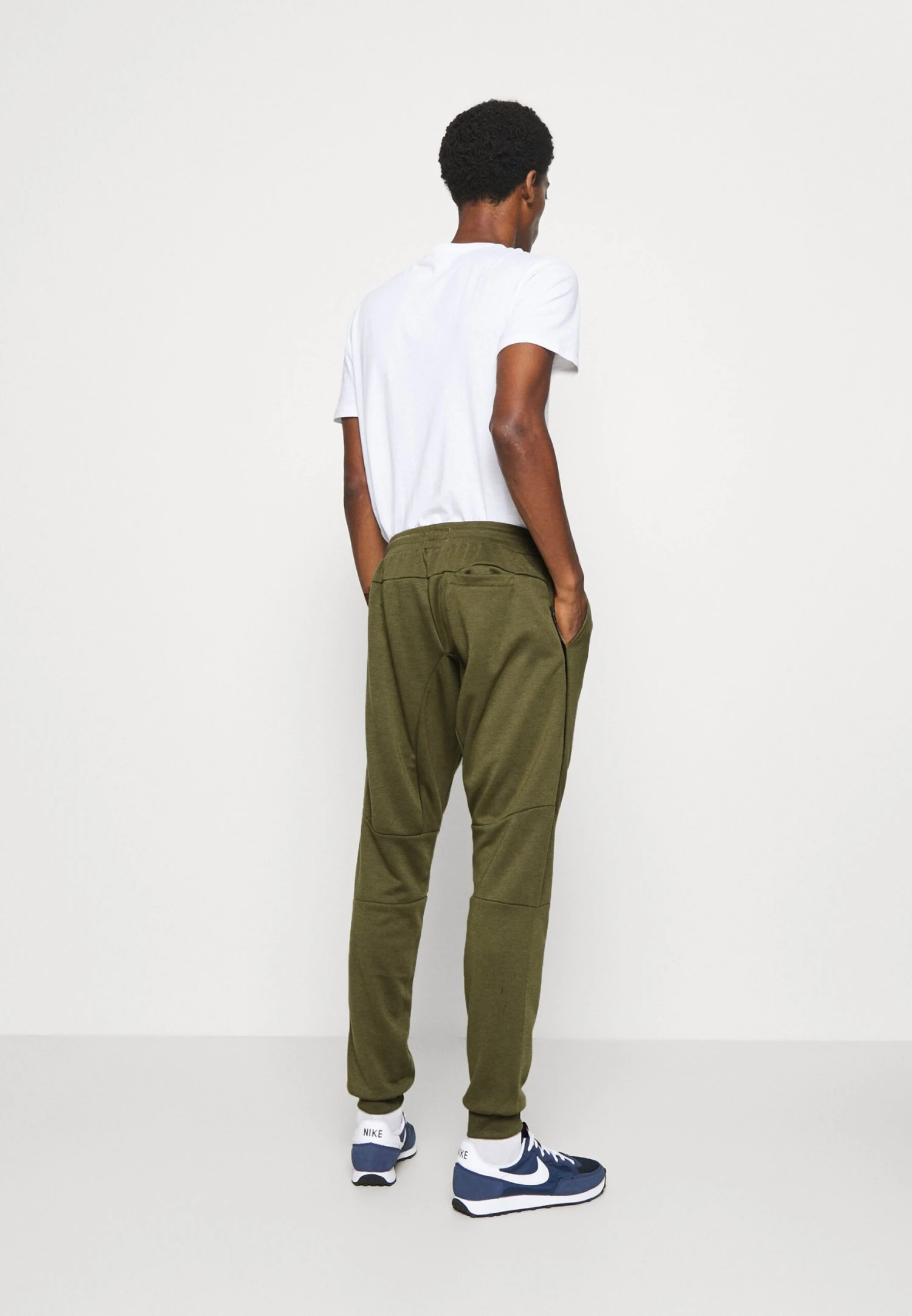 Pier One Pantalones Deportivos - Olive 3 Pier One Pantalones Deportivos - Olive - Imagen 3