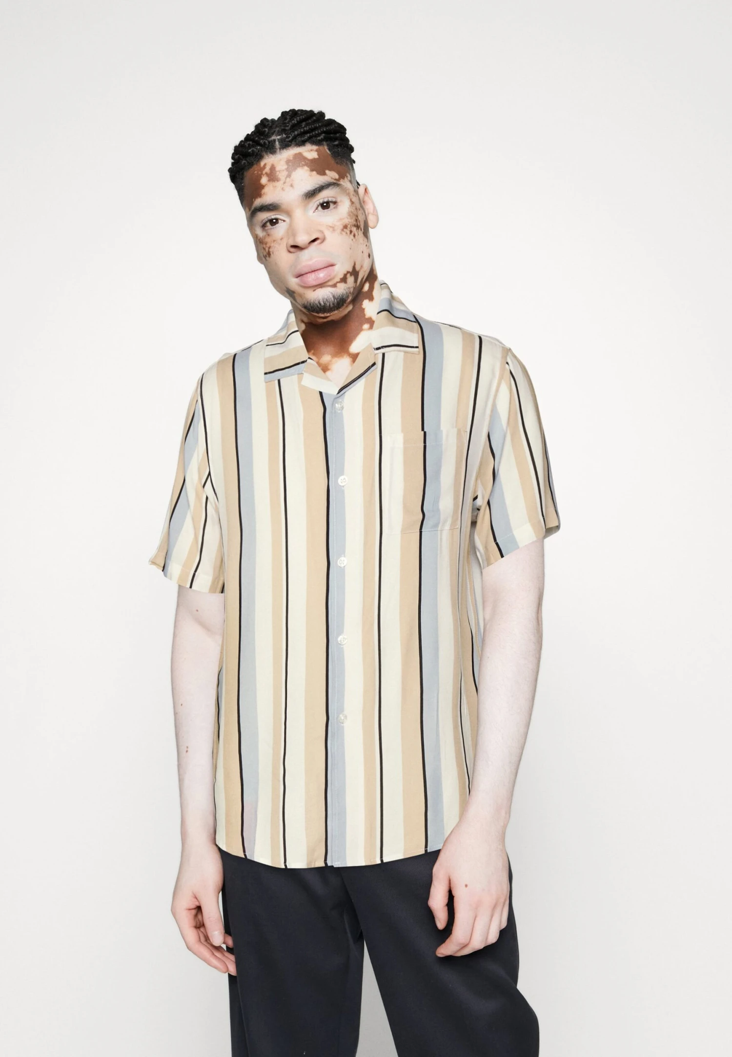 Pier One 3 Pack - Camisa - Beige/Black/White 5 Pier One 3 Pack - Camisa - Beige/Black/White - Imagen 5