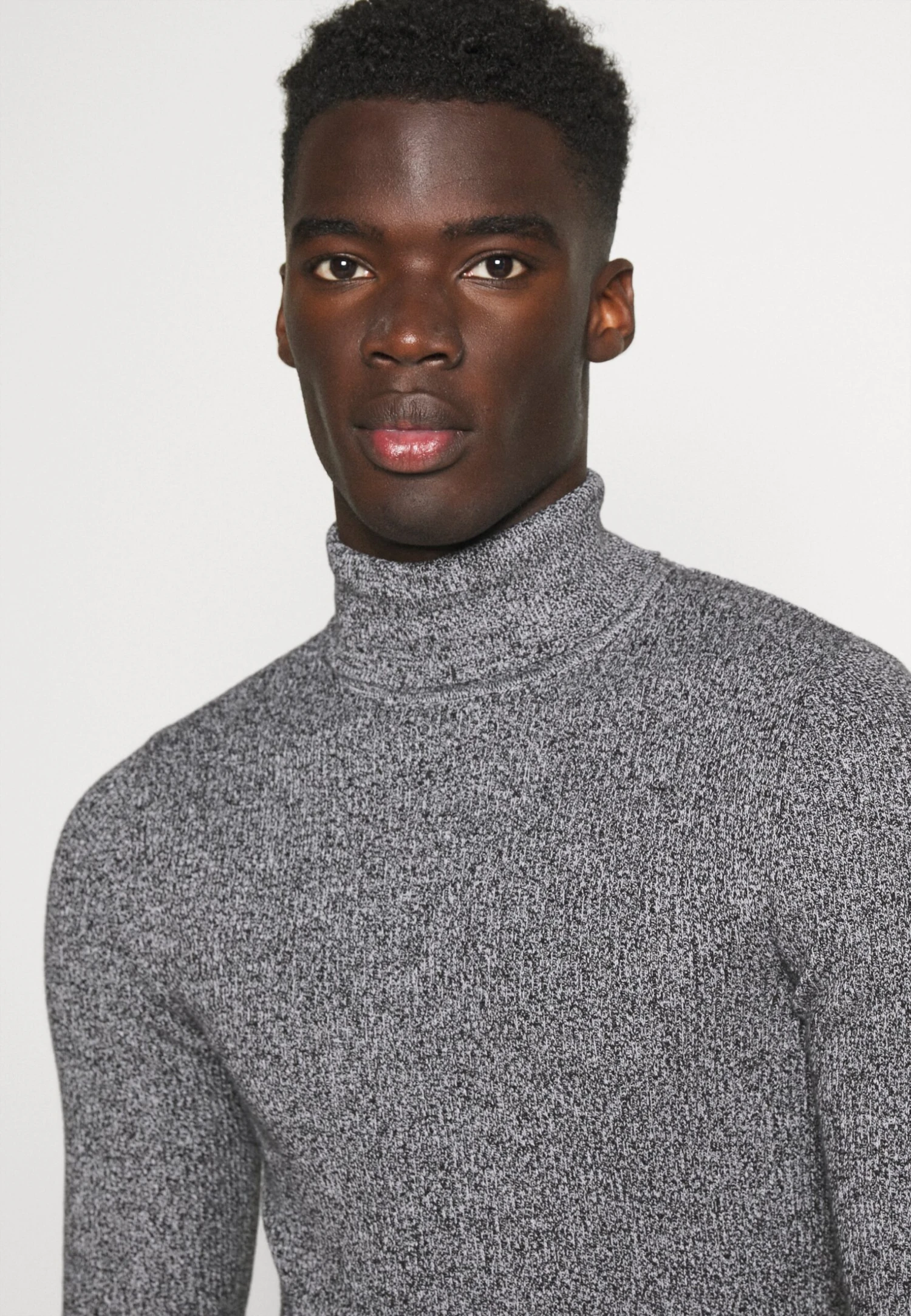 Pier One Muscle Fit Turtle - Jersey De Punto - Mottled Grey 4 Pier One Muscle Fit Turtle - Jersey De Punto - Mottled Grey - Imagen 4