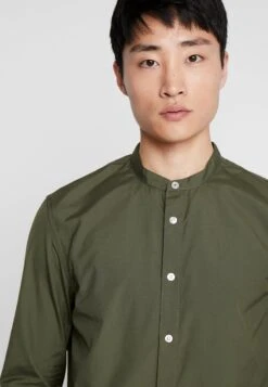 Pier One 2 Pack - Camisa - Oliv/Black 9 Pier One 2 Pack - Camisa - Oliv/Black -Pier One e61d982891db443cb20fcf452cc69907