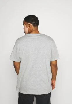 Pier One 5 Pack - Camiseta Básica - Khaki/Grey/Dark Blue 8 Pier One 5 Pack - Camiseta Básica - Khaki/Grey/Dark Blue -Pier One ec3697a3377045a681099b809ac45742